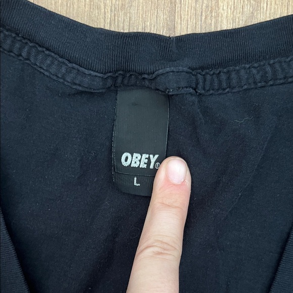 Obey Make Art Not War Deep VNeck Graphic T-Shirt - Picture 2 of 3